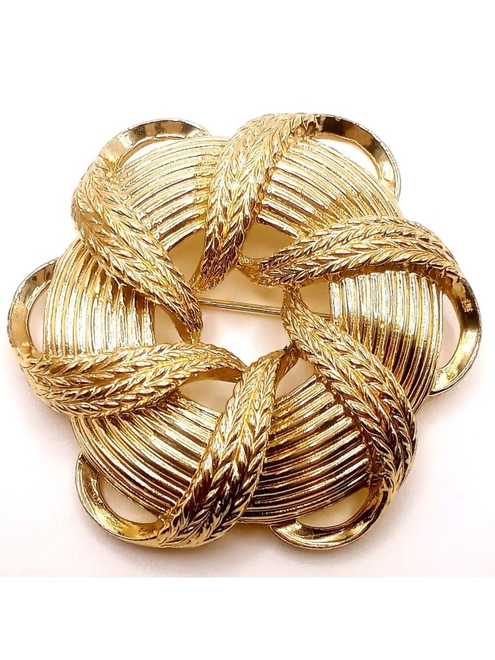Vintage Lisner Gold Tone Circle Brooch Braid Knot Textured Wheat Design Jewelry